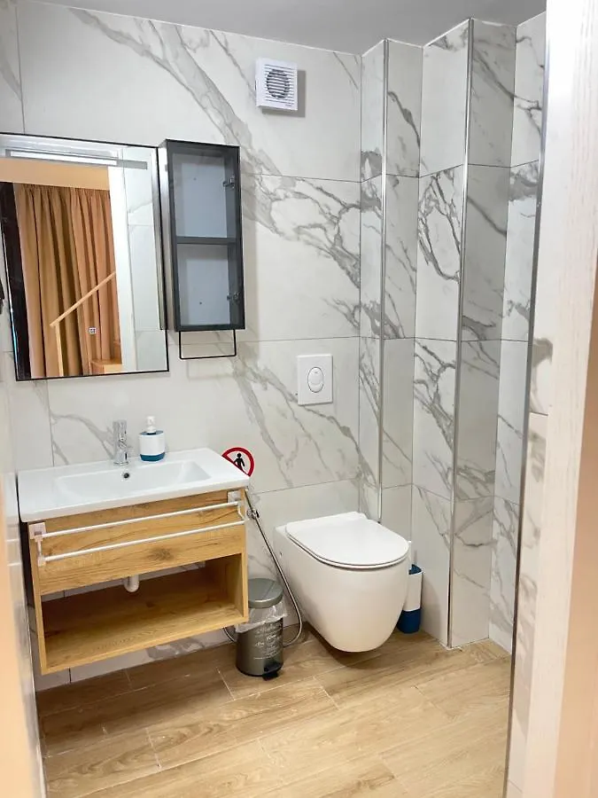Duplex Lungomare Suites Vlorë 0*,
